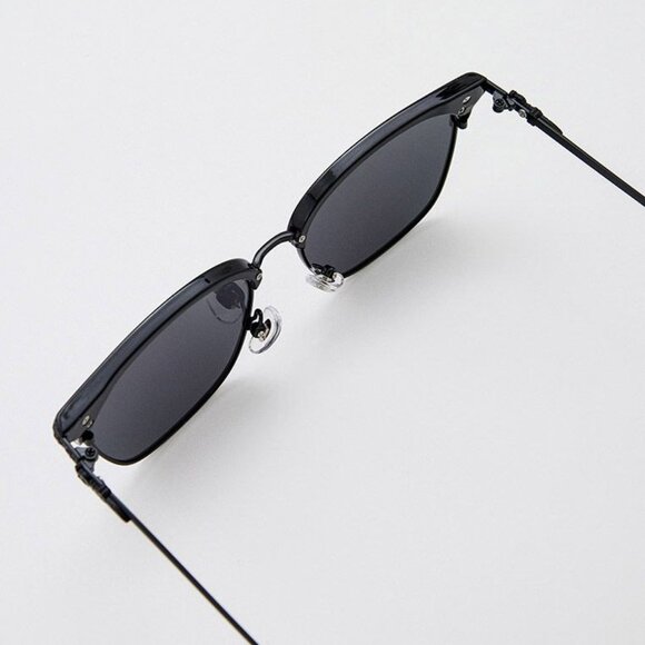 Ultra-Thin Two-Tone Square Glasses – Trendy Black & Green Gradient Eyewear for W - Picture 2 of 4